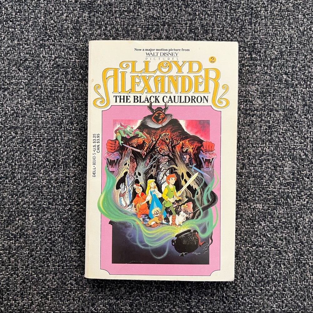 •1985 The Black Cauldron by Lloyd Alexander Paperback•